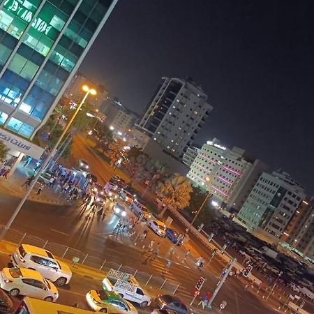 Corner House Hostel Dubai Exterior photo