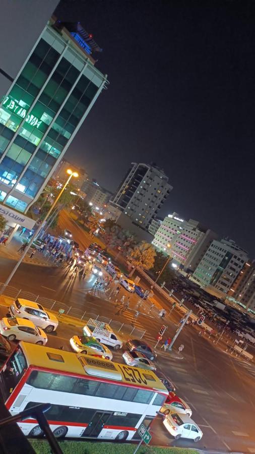 Corner House Hostel Dubai Exterior photo